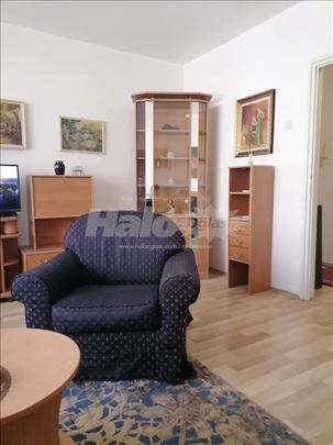 Svetao i funkcionalan stan u centru grada
