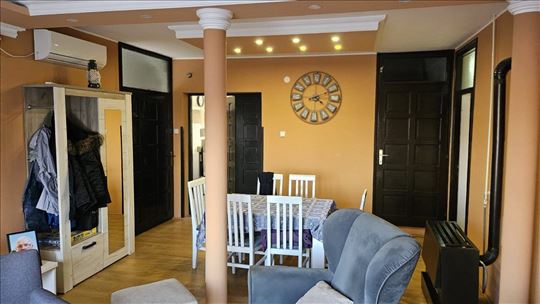 Uknjižena kuća 230m2, 20A placa,3km od Mladenovca
