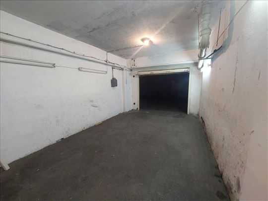Yubc, 28m²,garaza, gornji nivo