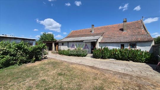 Bački Brestovac – Porodična kuća 186m² na placu od