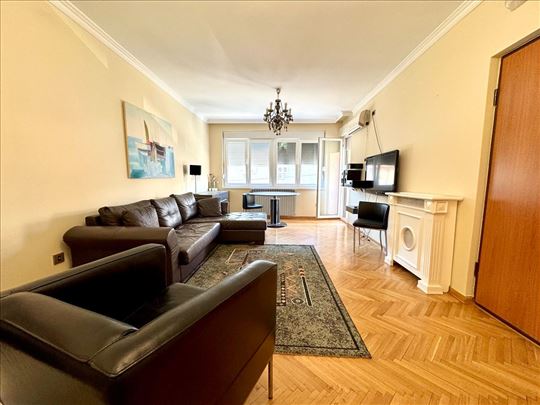 Izdaje se 2.0 stan u ulici Admirala Vukovića, 60m2