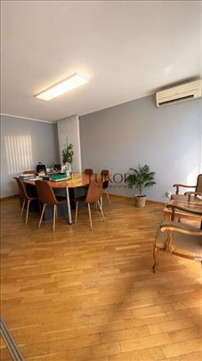 Izdaje se poslovni prostor – Novi Beograd, Blok 22