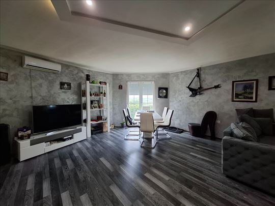 Jajinci, 100m2, LUX, namešten + magacin 200m2+pak