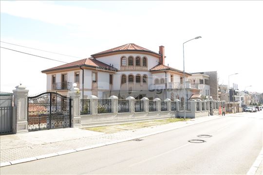 Luksuzna vila na Dedinju
