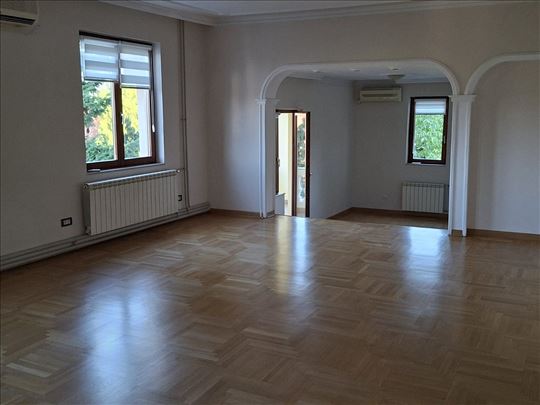 Lux stan, 200m2, 5.0, dve terase na Dedinju
