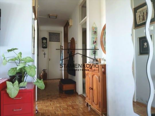 Prodaje se lep dvoiposoban stan na Limanu 2 ID#689