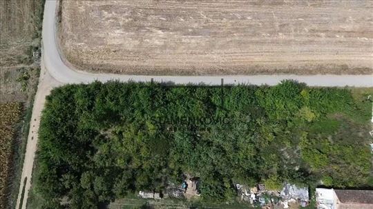 Prodaje se plac u građevinskom području - Adaševci
