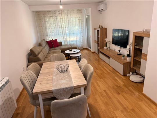 Tesla, stan od 50m2.