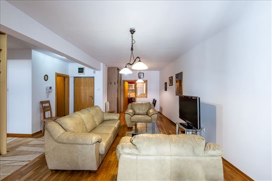 Vračar | 3.0 stan 86 m² + garažno mesto u ceni