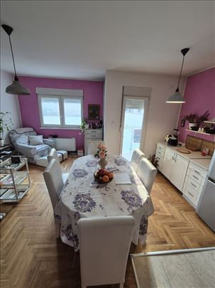 Zemun, Cara Dušana -71m2, 3 spavaće sobe