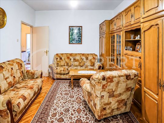 2,0 stan salonac u mirnom delu centra grada