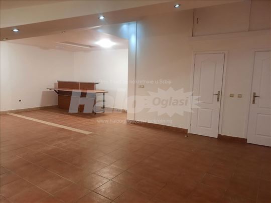 Lokal 73 qm2 u centru Pančeva