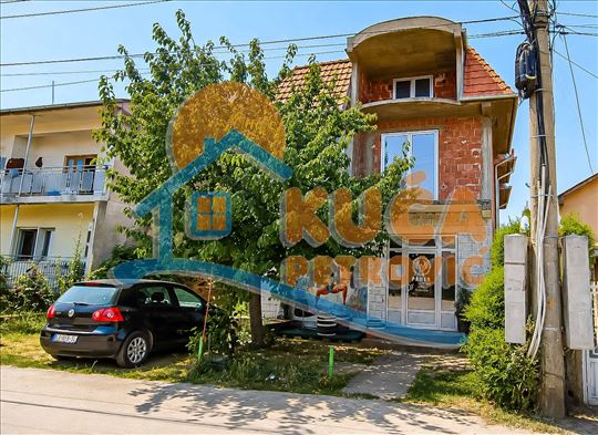 Naselje Dubočica, dve kuće 415m2, plac 4.84a