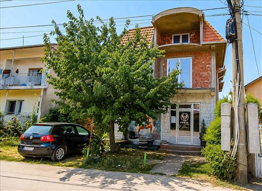 Naselje Dubočica, dve kuće 415m2, plac 4.84a