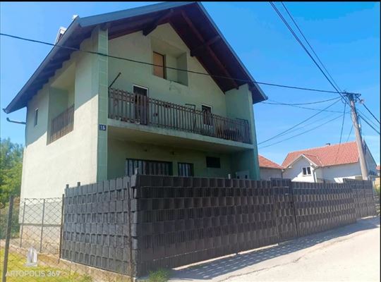 Odlična kuća, 160 m2, 4 ara placa, bez ulaganja ID