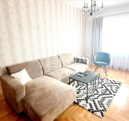 Zemun, Cara Dušana 55m2,2.0-lep,renoviran #4585