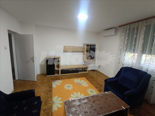 Izdajem dvosoban stan u Koloniji 50m2