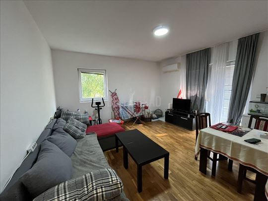 Uknjižen, 1.5 stan, namešten