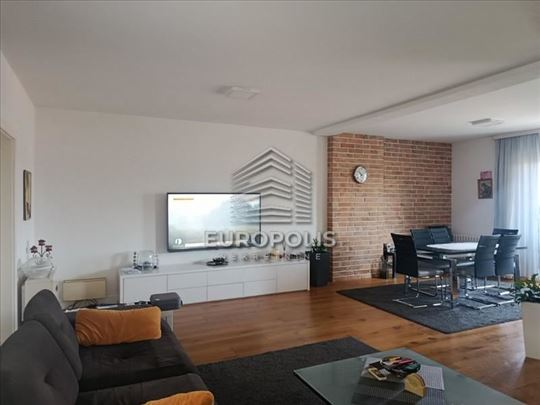 Banjica, uknjižena kuća 306 m², 4 ara, garaža, viš