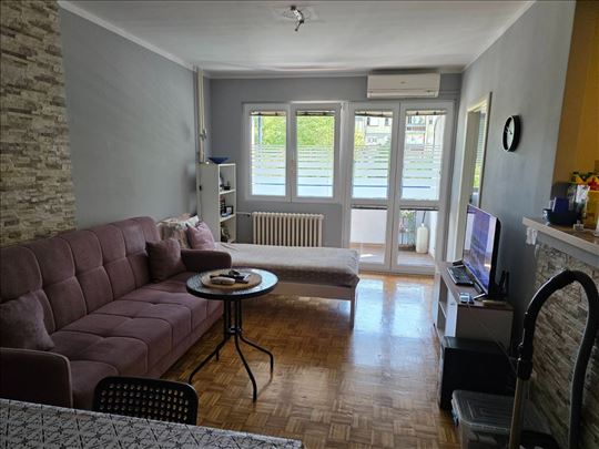 BLOK 61 u parku kod vrtića, miran, odličan 2,5 