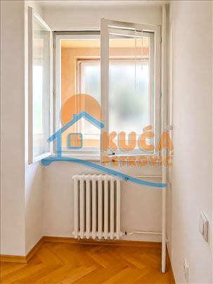 Dvosoban stan 67m2, kod Narodnog pozorišta