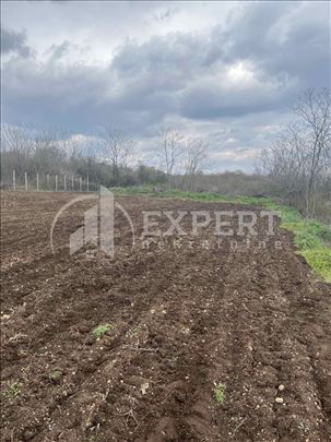 Na prodaju plac na Viniku, 1195m2