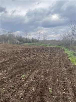 Na prodaju plac na Viniku, 1195m2