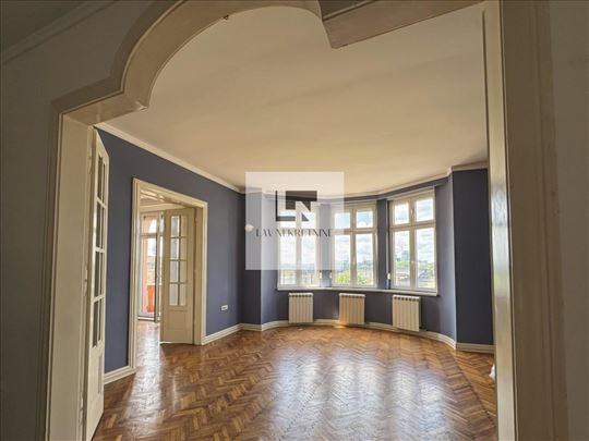 Prodaja lux salonca kod Beton hale