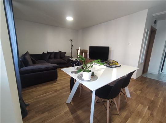 Sveže renoviran stan kod Park City-ja