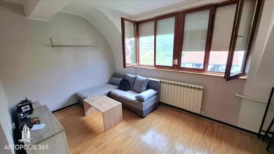 Uknjižena i nova garsonjera sa odličnim rasporedom