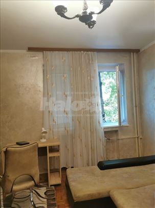 Izdajem nameštenu sobu za studente