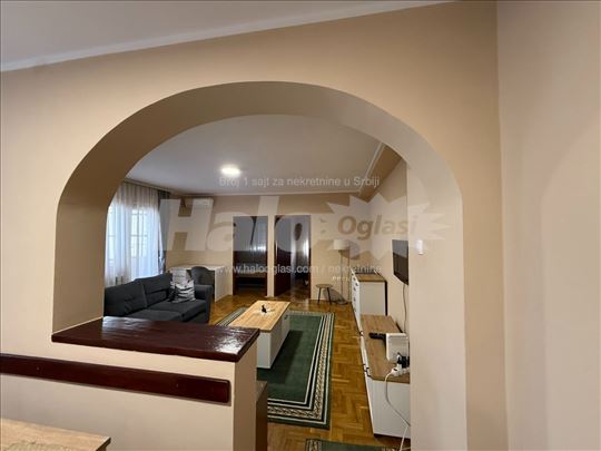 Sredjen 2,5 stan od 60 m2 , Medaković II