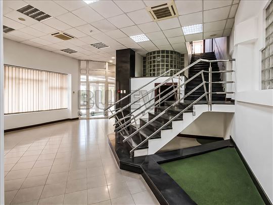 Izdaje se poslovni objekat u širem centru grada, 4