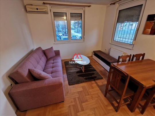 Jednoiposoban stan - 34m2 - Adamovićevo naselje
