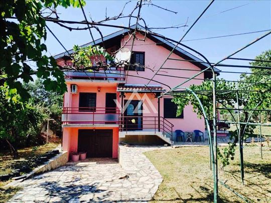 Kuća u Rajkovcu, Mladenovac, 200 m², 6.0 soba