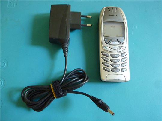 Nokia 6310i - legendarni mobilni telefon + punjač