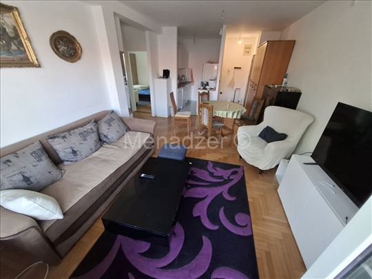 Stari Cerak 55m2, 2,5sob 3.sprat, eg struja, names