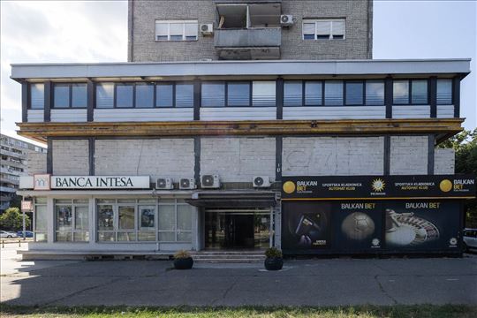 Vrhunska lokacija - Poslovni prostor - Kod Fontane