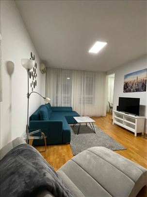 Belville pored TC Delta City, opremljen sa garazom