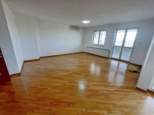 Hram svetog Save, komforan, garaža, ID 25958