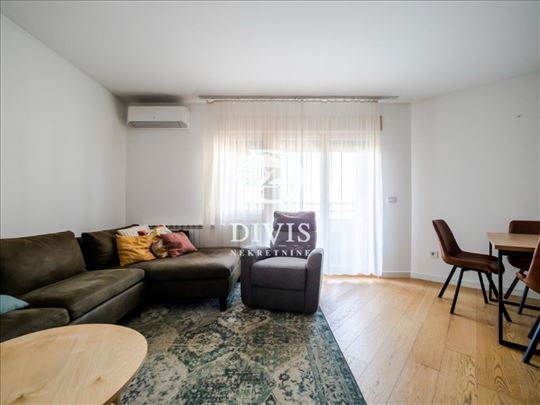Izdaje se 2.0 stan sa garažom u Nebojšinoj, 49m2