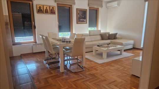 Lux stan centar