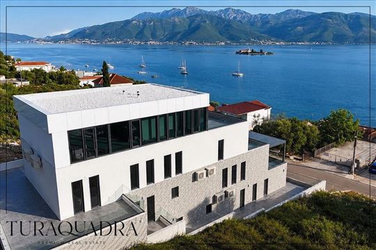 Mediteranski dom s pogledom na more – Luštica