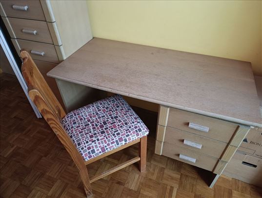 Pisaći sto