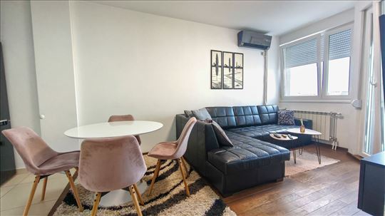 Lep1.5 stan, 40m2, Bulevar evrope