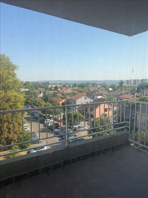 Stan trosoban 87m2 na detelinari HITNO!