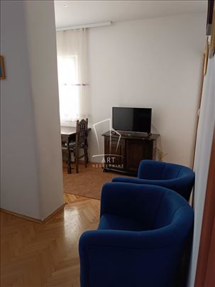 Top lokacija - dvoiposoban stan na Zelenom vencu I