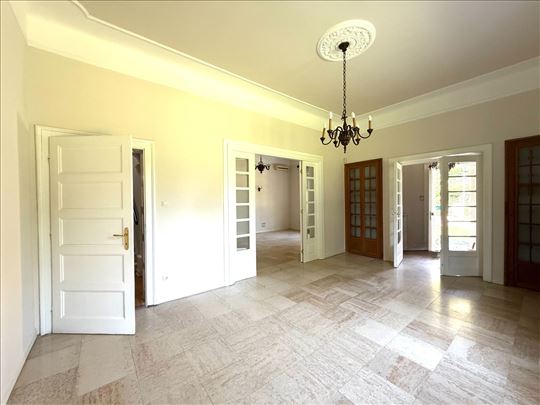 Vila na Dedinju - 270 m² - Parking za 7 vozila