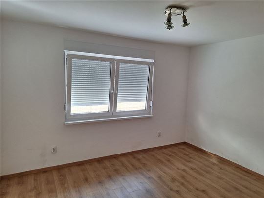 Voždovac, Medakovićeva, 33m2 i dvorište