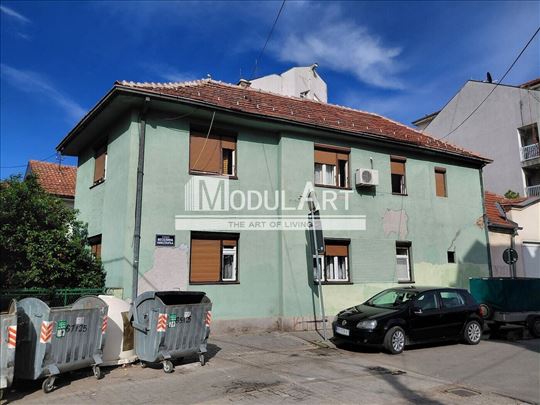 Centar -kuća i lokal sa dvorištem